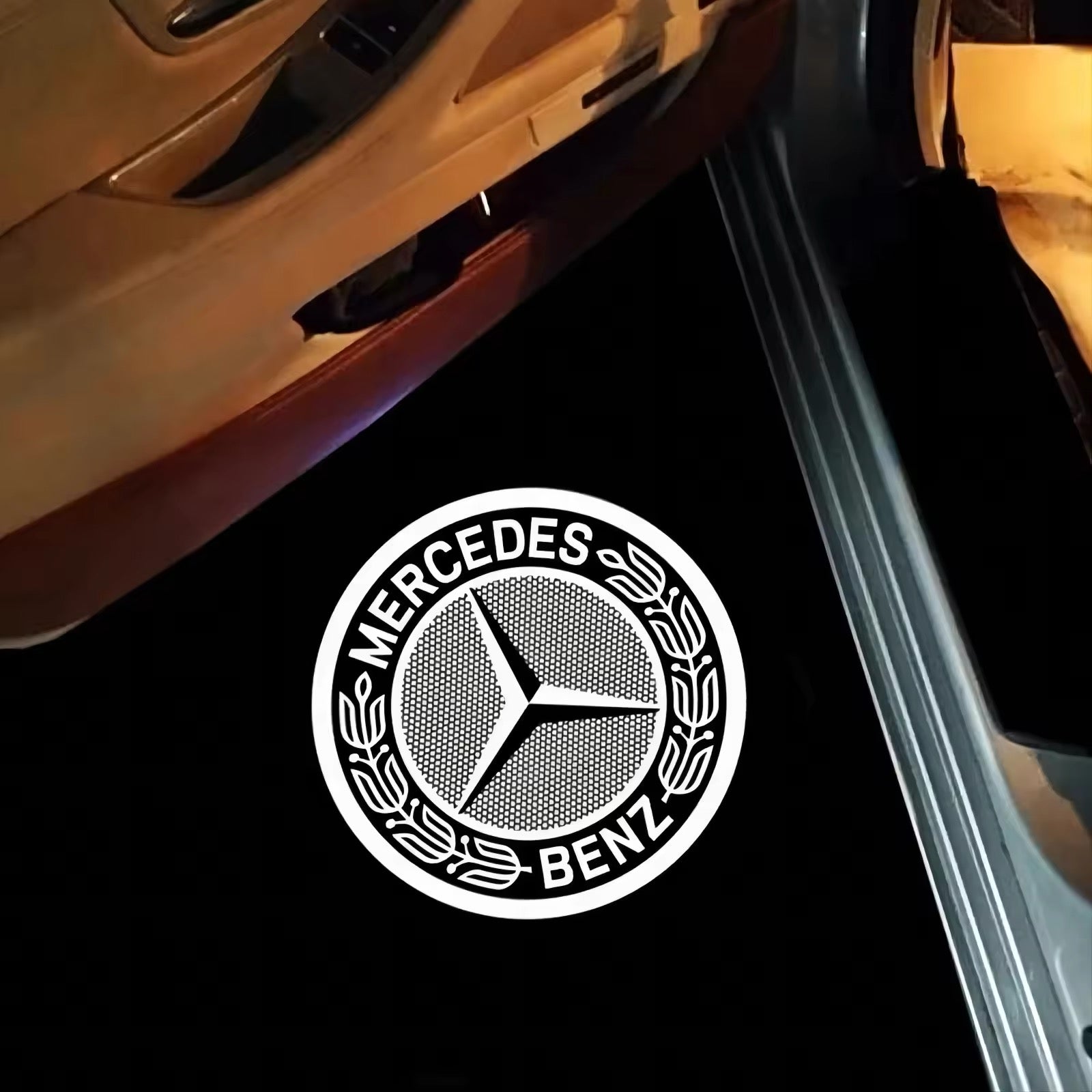 Projecteur logo porte voiture Mercedes Benz blanc - vue de face - Becquet Voiture