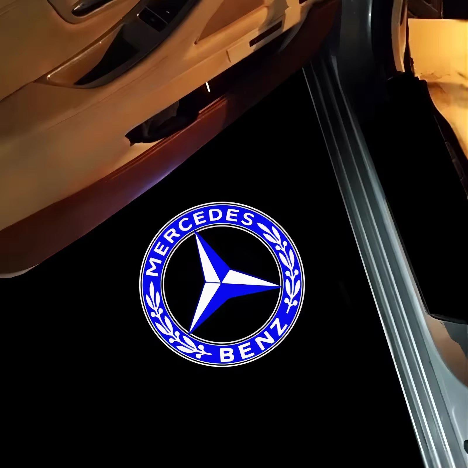 Projecteur logo porte voiture Mercedes Benz bleu - vue de face - Becquet Voiture