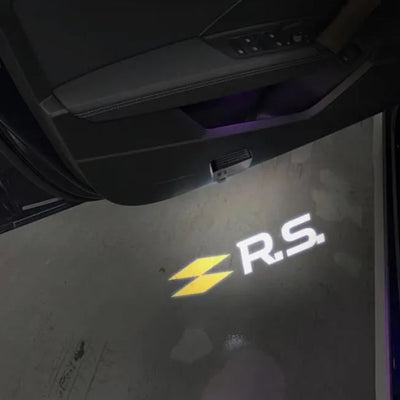 Projecteurs LED Porte Logo Renault RS GT Alpine - vue de profil - Becquet Voiture