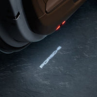 Projecteurs LED Porte Porsche Logo Cayenne - vue de profil - Becquet Voiture