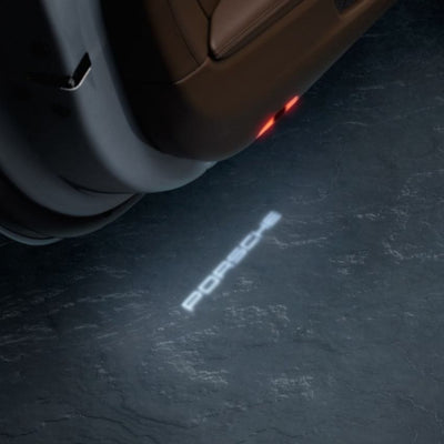 Projecteurs LED Porte Porsche Logo Cayenne - vue de profil - Becquet Voiture