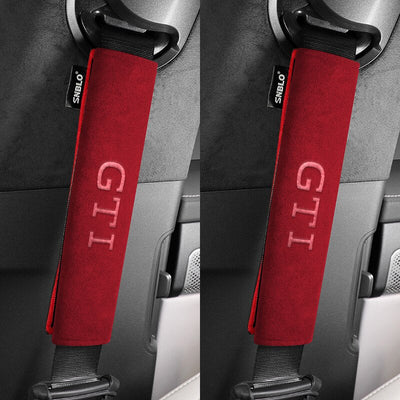Protège Ceinture GTI Alcantara VW Golf 7 R - vue de trois-quarts - Becquet Voiture