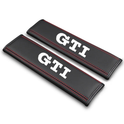 Protège Ceinture GTI Noir Rouge Logo Sport 2 Pièces - vue de face - Becquet Voiture
