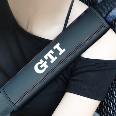 Protège Ceinture GTI Noir Rouge Logo Sport 2 Pièces - vue de profil - Becquet Voiture