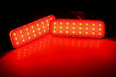 Réflecteur LED Pare-Chocs Arrière Ford Transit Custom Connect - vue de trois-quarts - Becquet Voiture