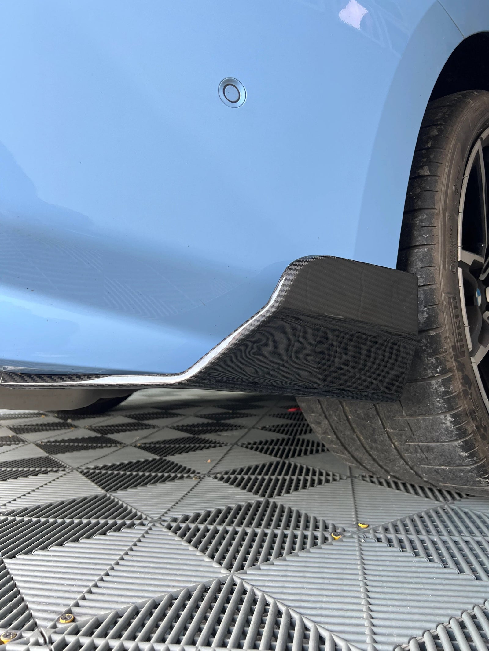 Séparateurs Arrière AT Fibre Carbone BMW G87 M2 - vue de face - Becquet Voiture