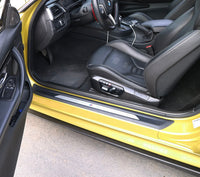 Seuil de Porte Fibre Carbone BMW F32 F82 F83 - vue de trois-quarts - Becquet Voiture