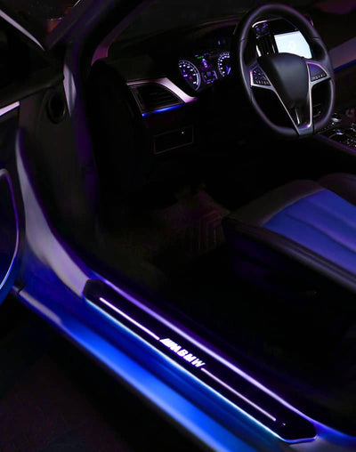 Seuils de porte LED BMW 7 couleurs changeantes pour voitures - vue de profil - Becquet Voiture