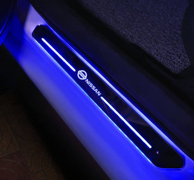Seuils de porte LED Nissan 7 couleurs aimantés étanches IP67 - vue arrière - Becquet Voiture