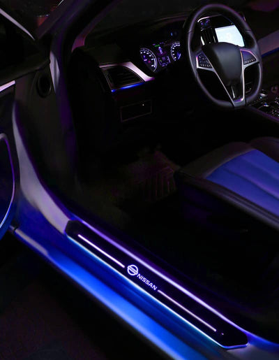 Seuils de porte LED Nissan 7 couleurs aimantés étanches IP67 - vue de profil - Becquet Voiture