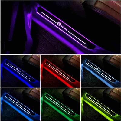 Seuils de porte LED Nissan 7 couleurs aimantés étanches IP67 - vue de trois-quarts - Becquet Voiture