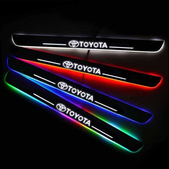 Seuils de porte LED Toyota 7 couleurs magnétiques étanches - vue de face - Becquet Voiture