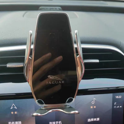 Support Téléphone Chargeur Sans Fil Jaguar 15W - packshot studio - Becquet Voiture