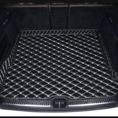Tapis de Coffre BMW Série 1 E81 E87 F20 Cuir Artificiel - détail du montage - Becquet Voiture