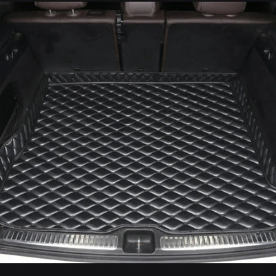 Tapis de Coffre BMW Série 1 E81 E87 F20 Cuir Artificiel - vue de face - Becquet Voiture