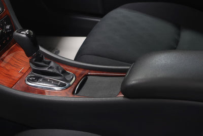 Trappe rangement console centrale Mercedes Classe C W203 2000-2007 - vue de profil - Becquet Voiture