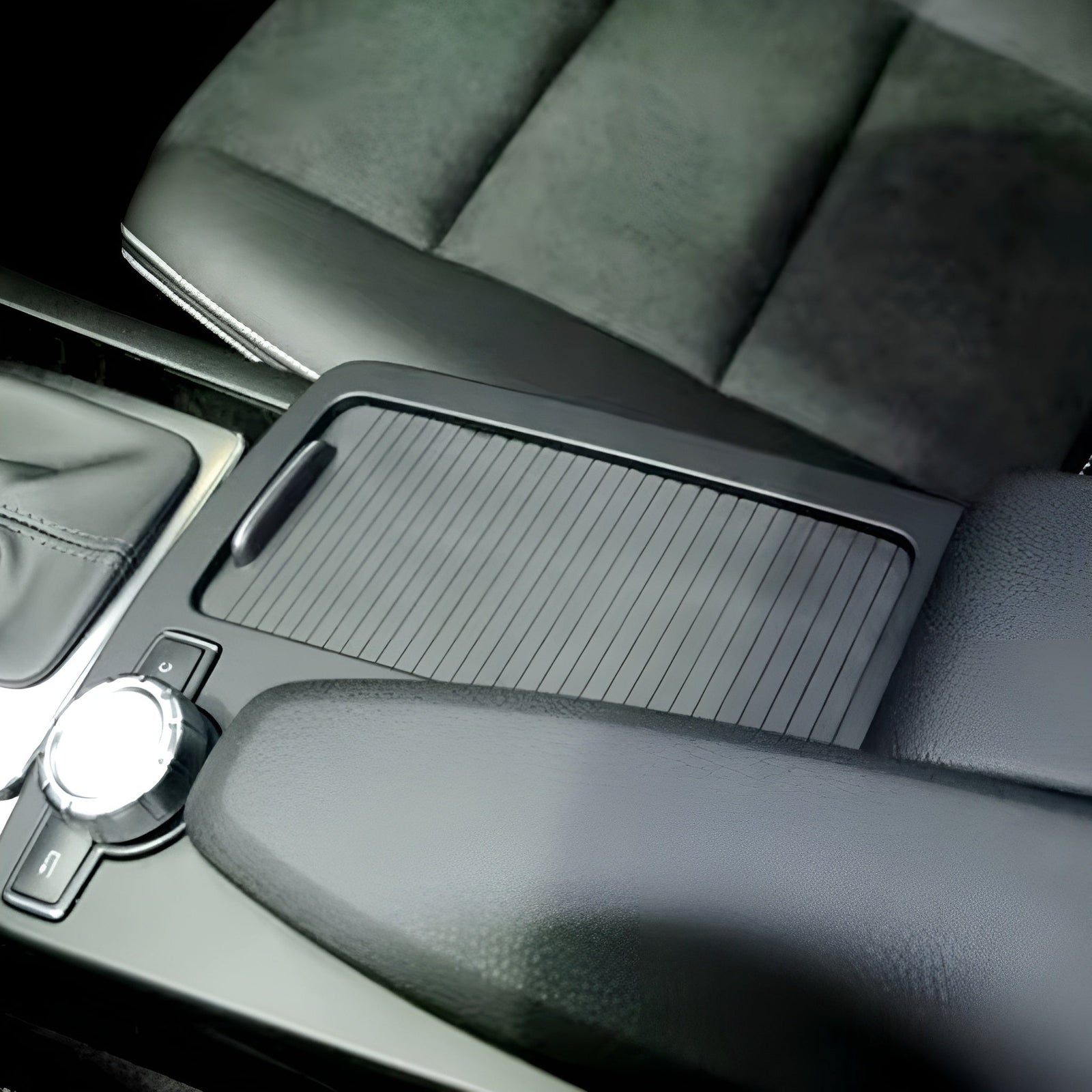 Trappe rangement console centrale Mercedes Classe C W204 2007-2014 - vue de face - Becquet Voiture