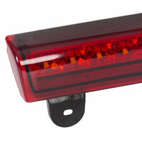 Troisième Feu Stop Arrière LED Rouge 15170955 pour Chevrolet Suburban 00-06 - vue de trois-quarts - Becquet Voiture