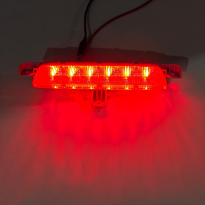 Troisième Feu Stop Arrière Surélevé Rouge Chevrolet Malibu 2008-2012 - vue de trois-quarts - Becquet Voiture