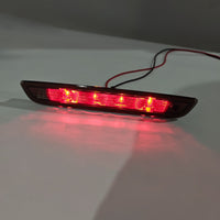 Troisième Feu Stop LED B000878980 Noir Peugeot 108 - vue de trois-quarts - Becquet Voiture
