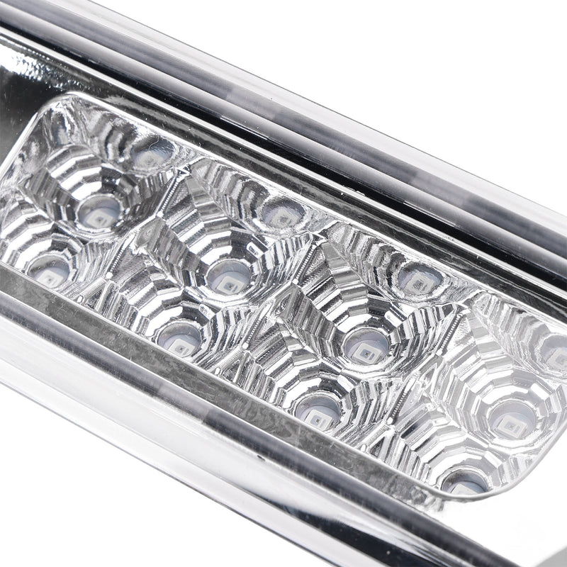 Troisième Feu Stop LED Blanc Jeep Grand Cherokee 99-04 - détail du montage - Becquet Voiture