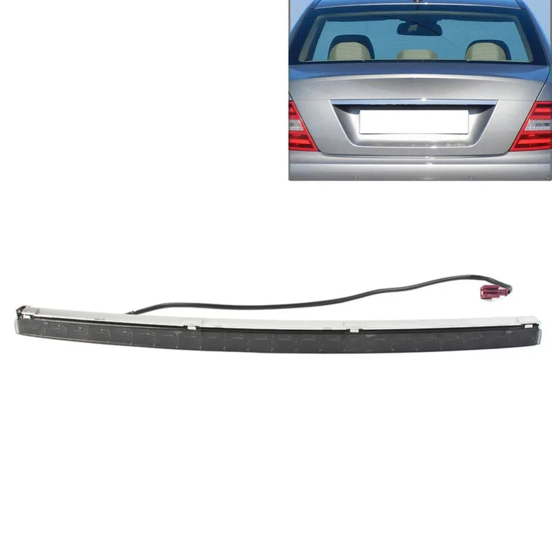 Troisième Feu Stop Mercedes W204 W212 W218 Réf 2048200056 - installé sur véhicule - Becquet Voiture