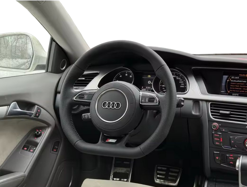 Performance-Lenkrad mit Wölbung Audi A6 S6 C7 2011–2018 - Dreiviertelansicht - Becquet Voiture