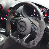 Volant Audi B9 Carbone Cuir Alcantara - vue de trois-quarts - Becquet Voiture