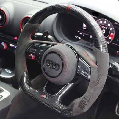 Volant Audi B9 Carbone Cuir Alcantara - vue de trois-quarts - Becquet Voiture
