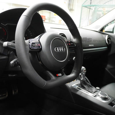 Volant Audi Méplat B8 Cuir Alcantara Avant 2017 - détail du montage - Becquet Voiture