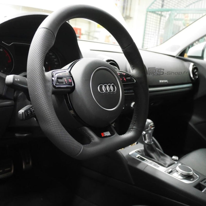 Volant Audi Méplat B8 Cuir Alcantara Avant 2017 - détail du montage - Becquet Voiture