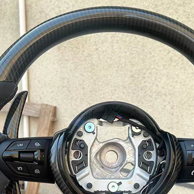 Volant Carbone BMW F10 F30 F20 F32 M Performance - installé sur véhicule - Becquet Voiture