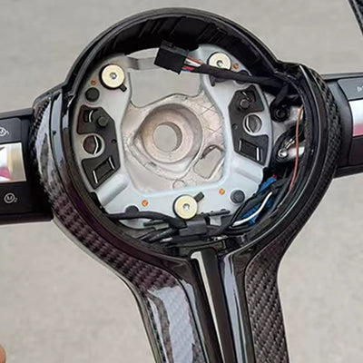 Volant Carbone BMW F10 F30 F20 F32 M Performance - vue de trois-quarts - Becquet Voiture