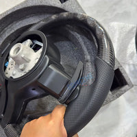 Volant Carbone BMW F30 F10 F20 F32 M Performance - vue de trois-quarts - Becquet Voiture