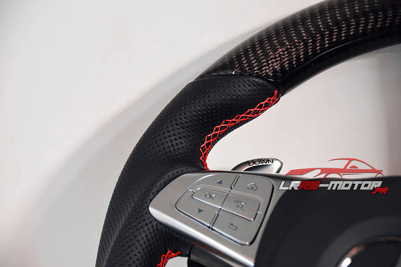 Volant Carbone Mercedes AMG W205 C63 E63 GT63 - détail du montage 2 - Becquet Voiture
