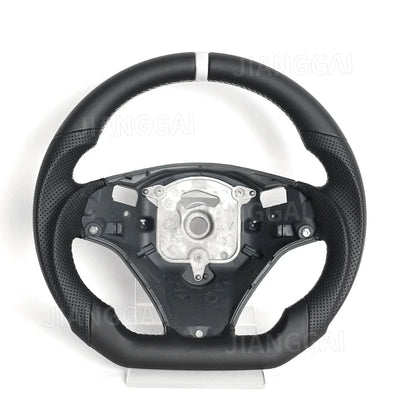 Volant Fibre de Carbone Cuir BMW E90 E92 E93 2005-2012 - détail du montage - Becquet Voiture