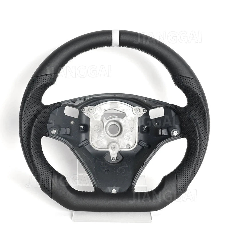 Volant Fibre de Carbone Cuir BMW E90 E92 E93 2005-2012 - détail du montage - Becquet Voiture