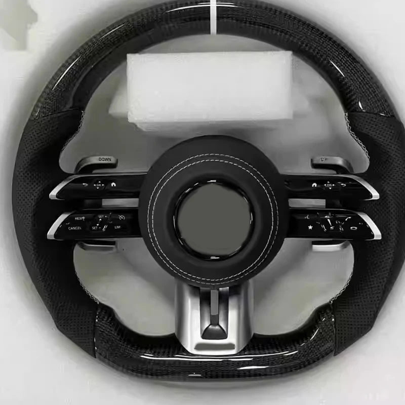 Volant Fibre de Carbone Mercedes Classe G W464 W465 - vue de trois-quarts - Becquet Voiture