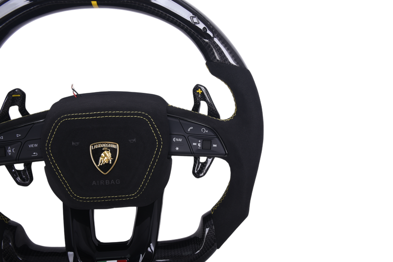 Lamborghini Urus Lenkrad Carbon Alcantara LED Personalisiert - Montagedetail - Becquet Voiture
