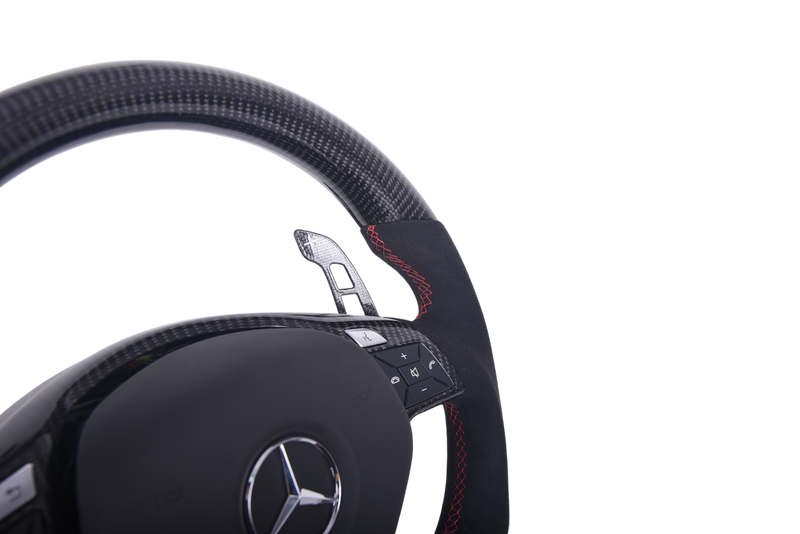 Volant Mercedes AMG Cuir Alcantara Carbone 2009-2015 - détail du montage - Becquet Voiture
