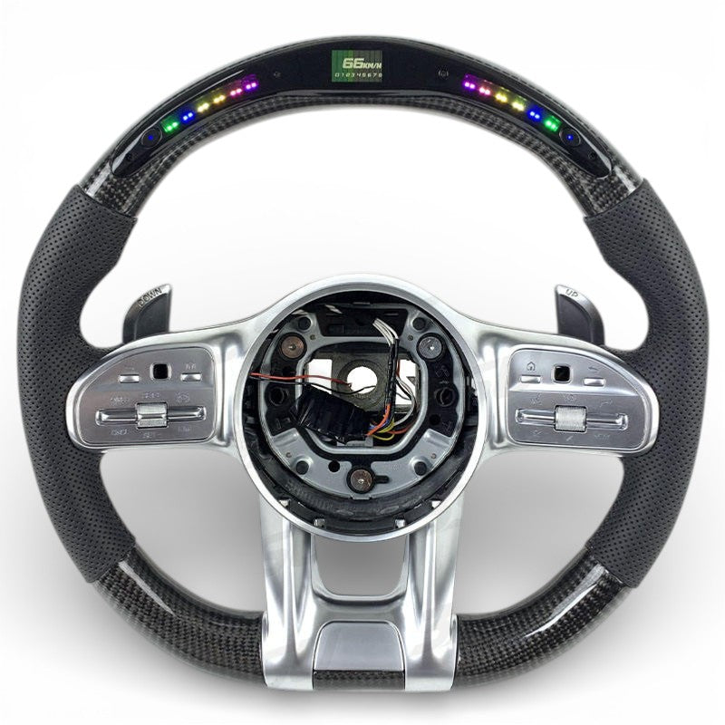Volant Performance carbone cuir Mercedes Classe E W213 sport 2016-2023 - détail du montage 2 - Becquet Voiture