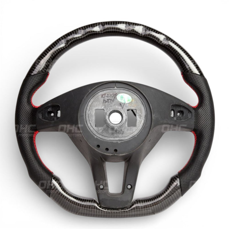 Volant Performance carbone Mercedes Classe A W176 2012-2018 - détail du montage 2 - Becquet Voiture