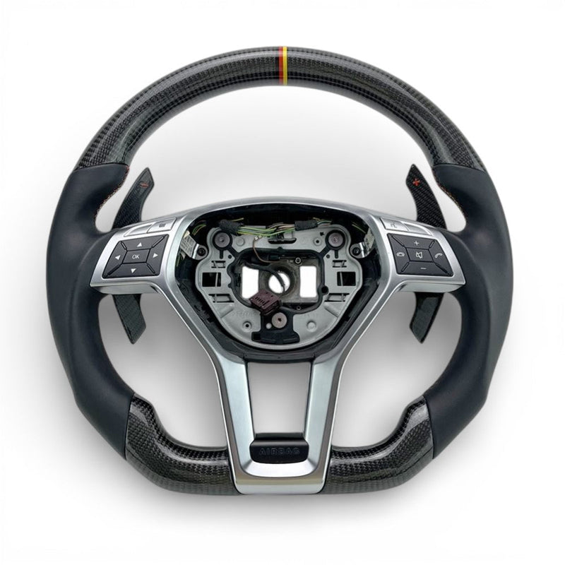 Volant Performance carbone Mercedes Classe A W176 2012-2018 - détail du montage - Becquet Voiture