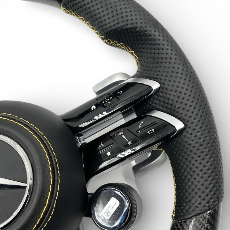 Volant Performance Carbone Mercedes Classe A W177 A45 AMG 2018-2026 - packshot studio 4 - Becquet Voiture