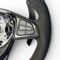 Volant Performance carbone Mercedes Classe C W205 Pack AMG 2014-2021 - détail du montage 3 - Becquet Voiture