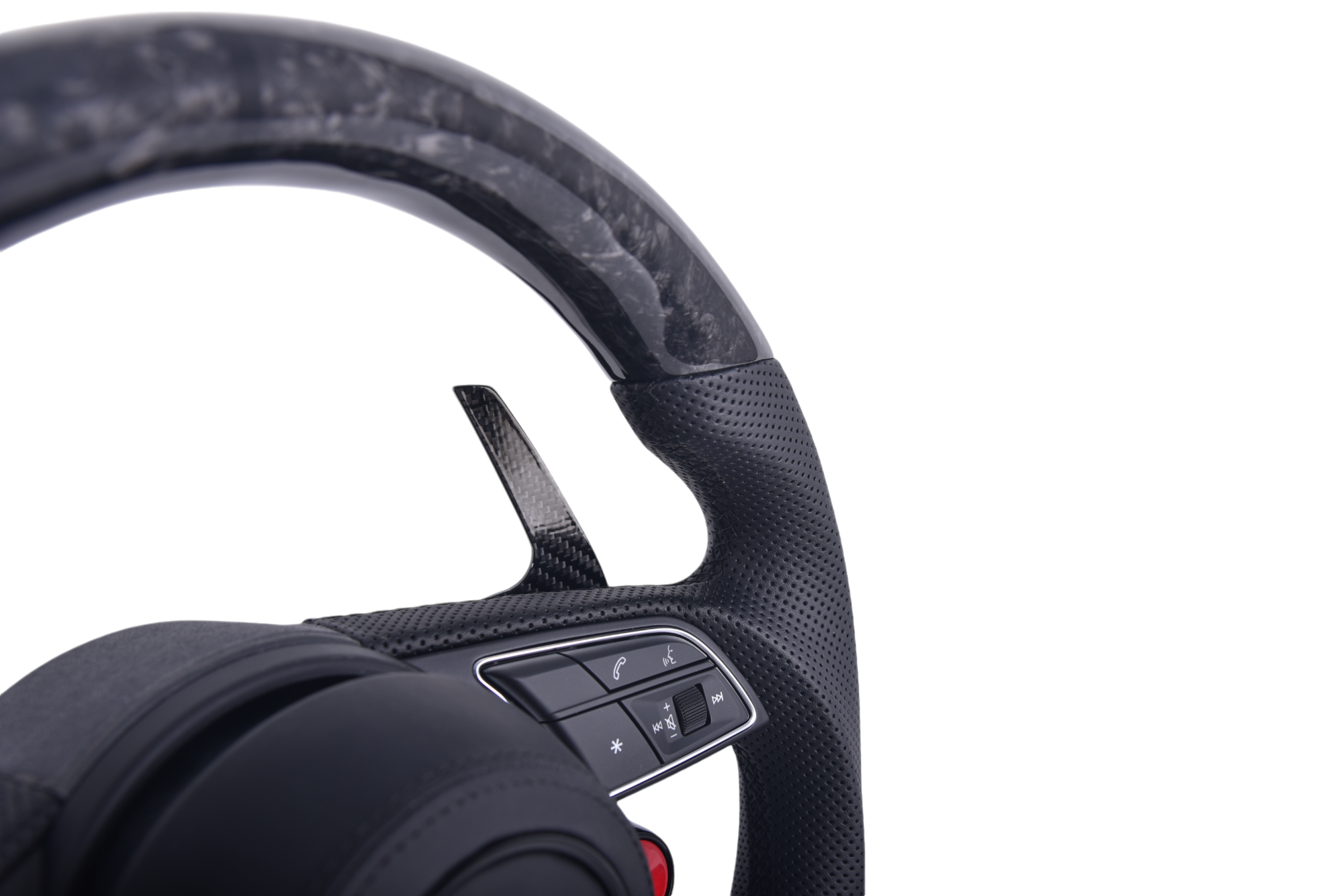 Volant Sport Audi A3 S3 RS3 8Y 2014-2024 Carbone Forgé - détail du montage - Becquet Voiture