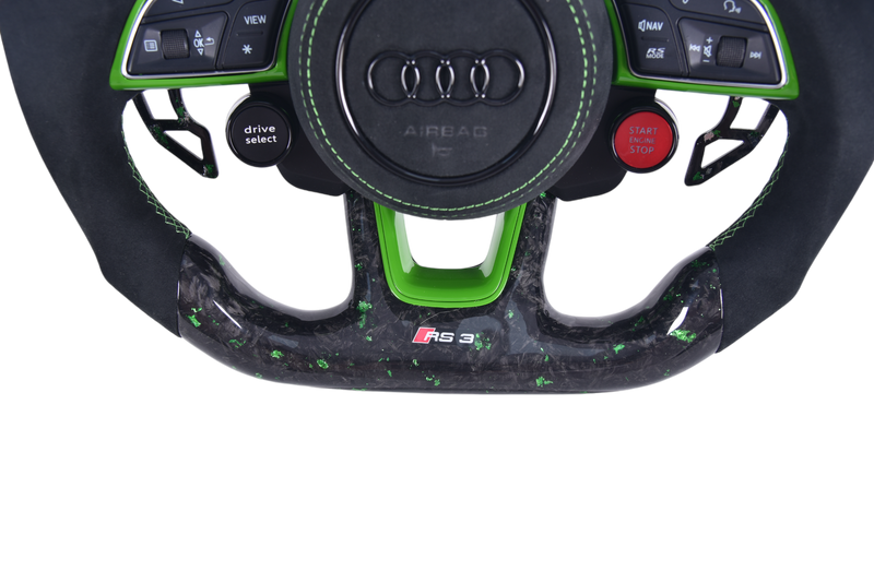 Volant Sport Audi RS3 A3 S3 A4 A5 8Y Carbone Alcantara - vue de trois-quarts - Becquet Voiture