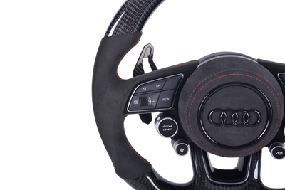 Volant Sport Audi RS3 A3 S3 A4 A5 8Y Cuir Alcantara V5 - vue de trois-quarts - Becquet Voiture