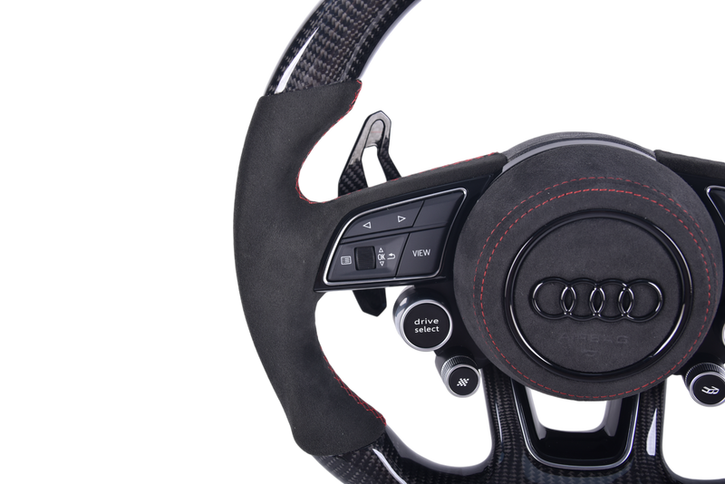 Volant Sport Audi RS3 A3 S3 A4 A5 8Y Cuir Alcantara V5 - vue de trois-quarts - Becquet Voiture