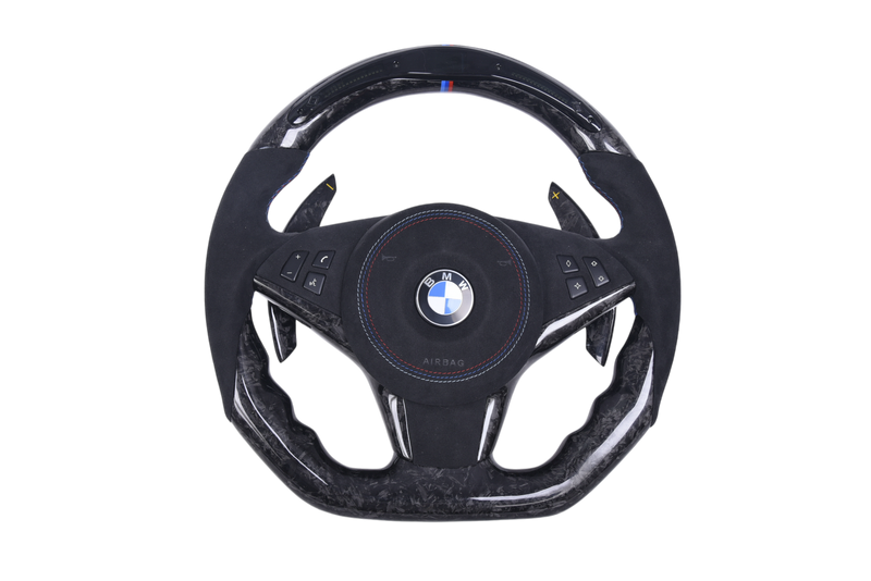 Volant Sport BMW E60 E62 Carbone Forgé Alcantara LED - vue de face - Becquet Voiture